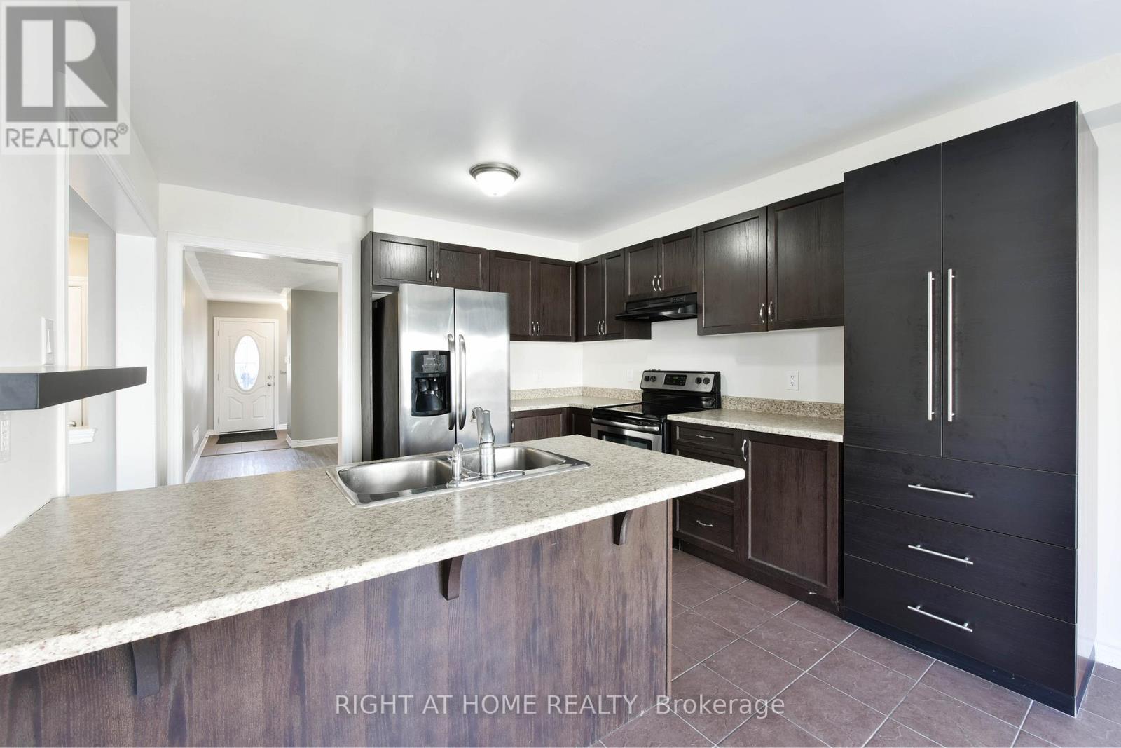 3 Bed, 3 Bath House for Rent in Ottawa – 348 GALLANTRY WAY, Ottawa – MLS# X13074400 - Image 12