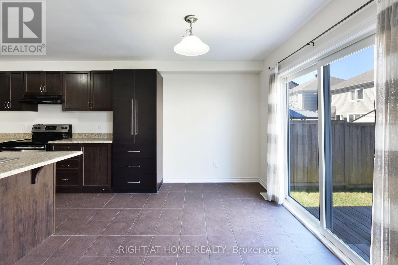 3 Bed, 3 Bath House for Rent in Ottawa – 348 GALLANTRY WAY, Ottawa – MLS# X13074400 - Image 13