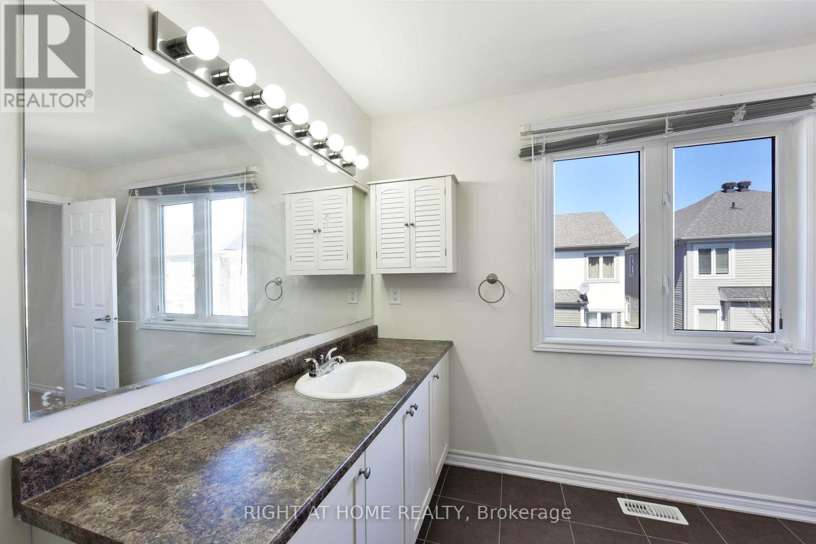 3 Bed, 3 Bath House for Rent in Ottawa – 348 GALLANTRY WAY, Ottawa – MLS# X13074400 - Image 18