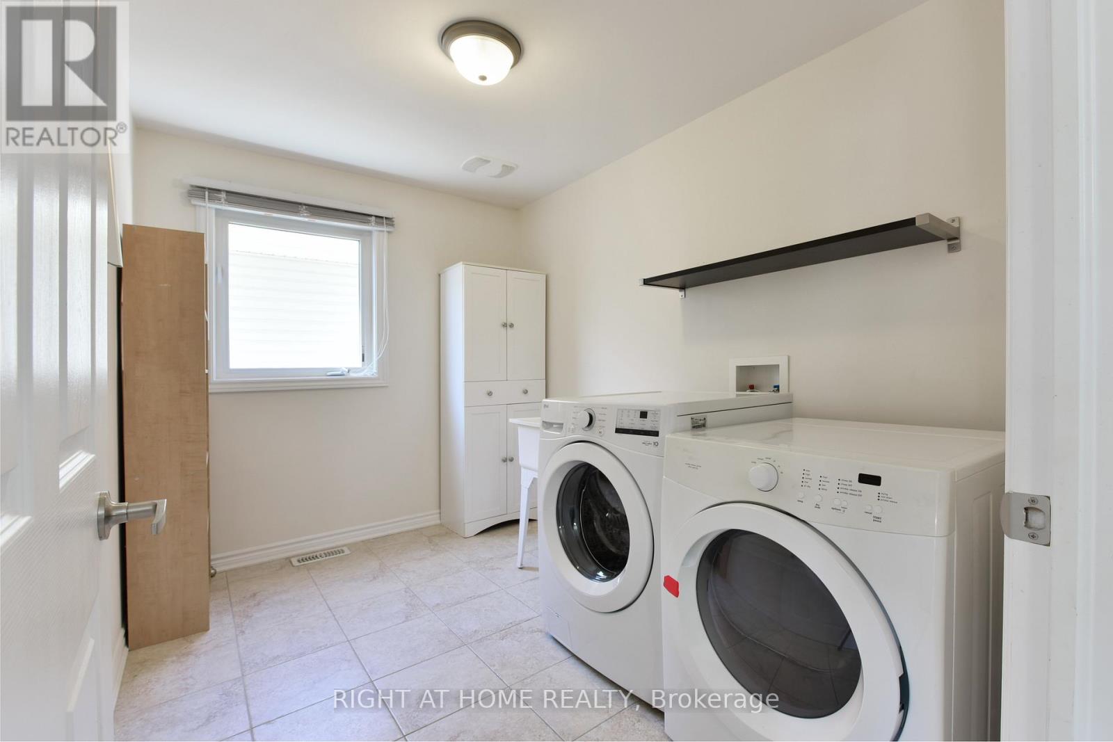 3 Bed, 3 Bath House for Rent in Ottawa – 348 GALLANTRY WAY, Ottawa – MLS# X13074400 - Image 25