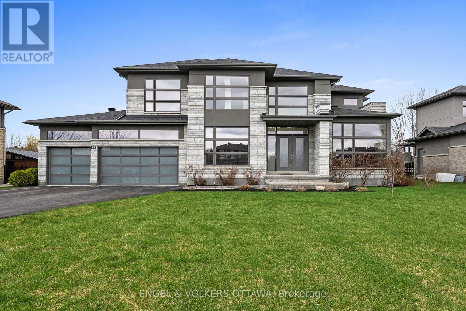 132 DUNBLANE WAY - 2