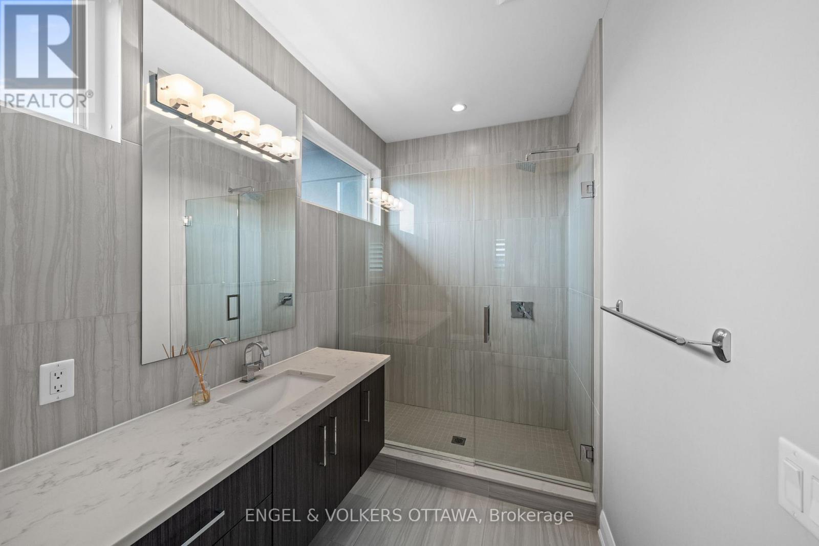 132 DUNBLANE WAY - 29