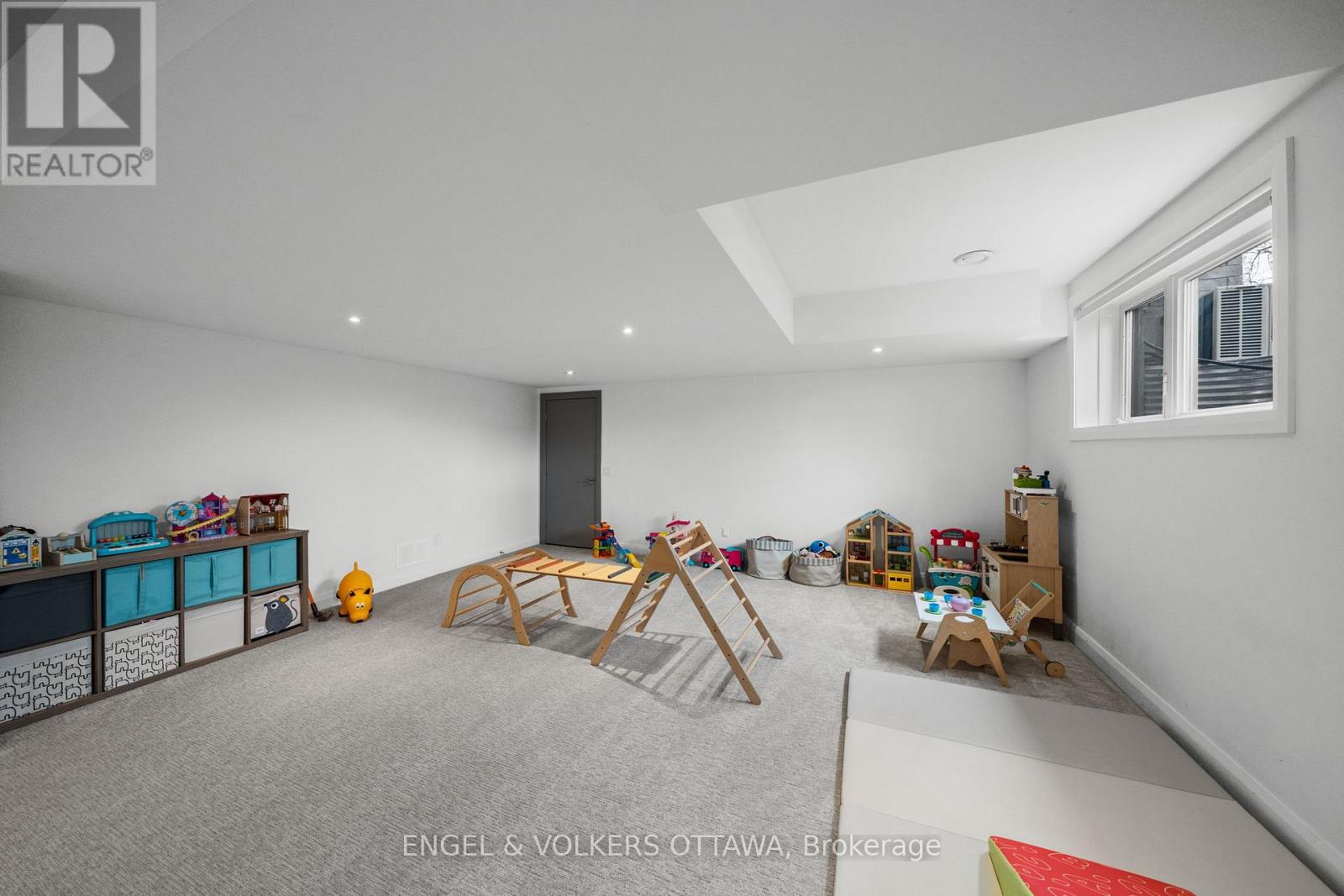 132 DUNBLANE WAY - 37