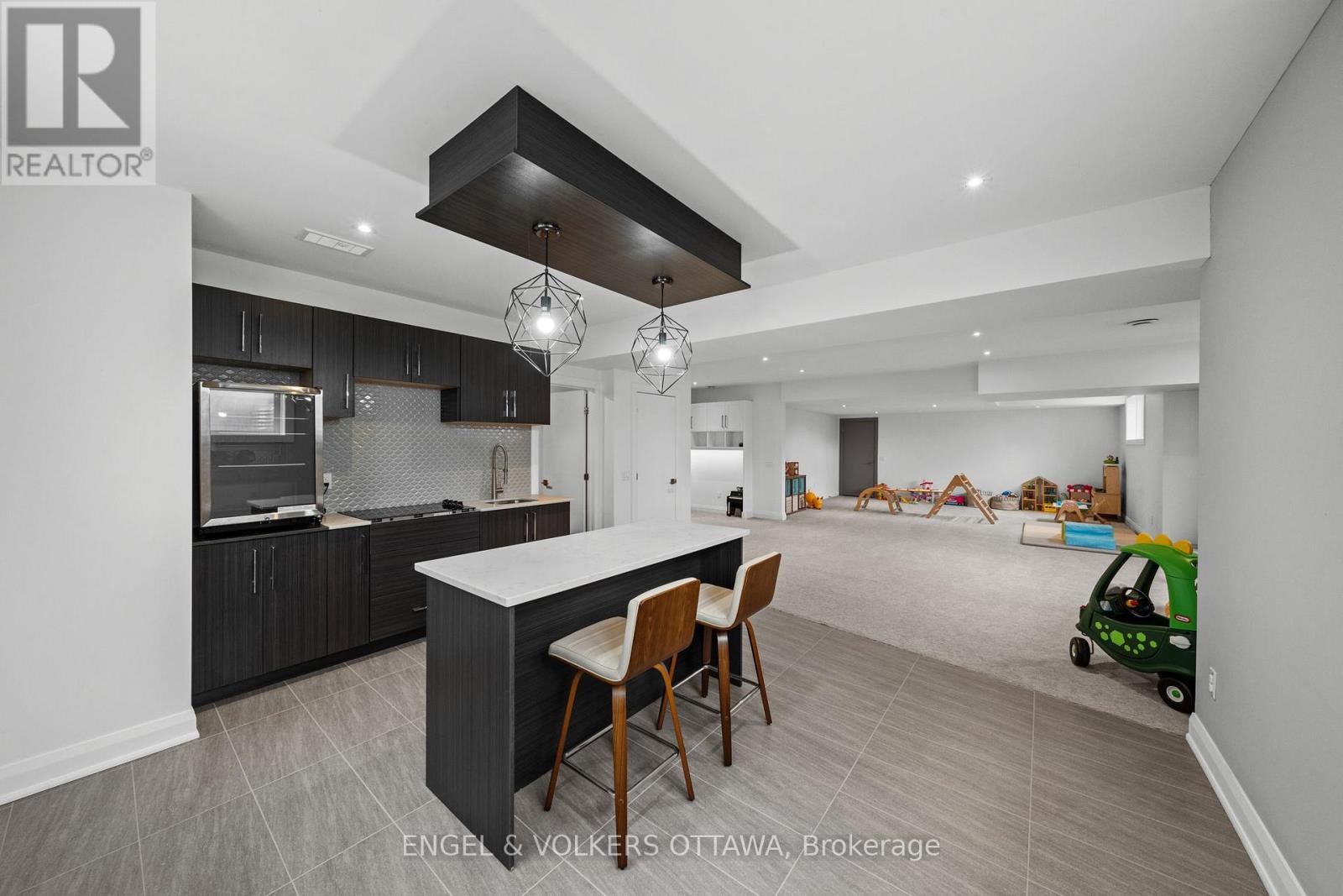 132 DUNBLANE WAY - 38
