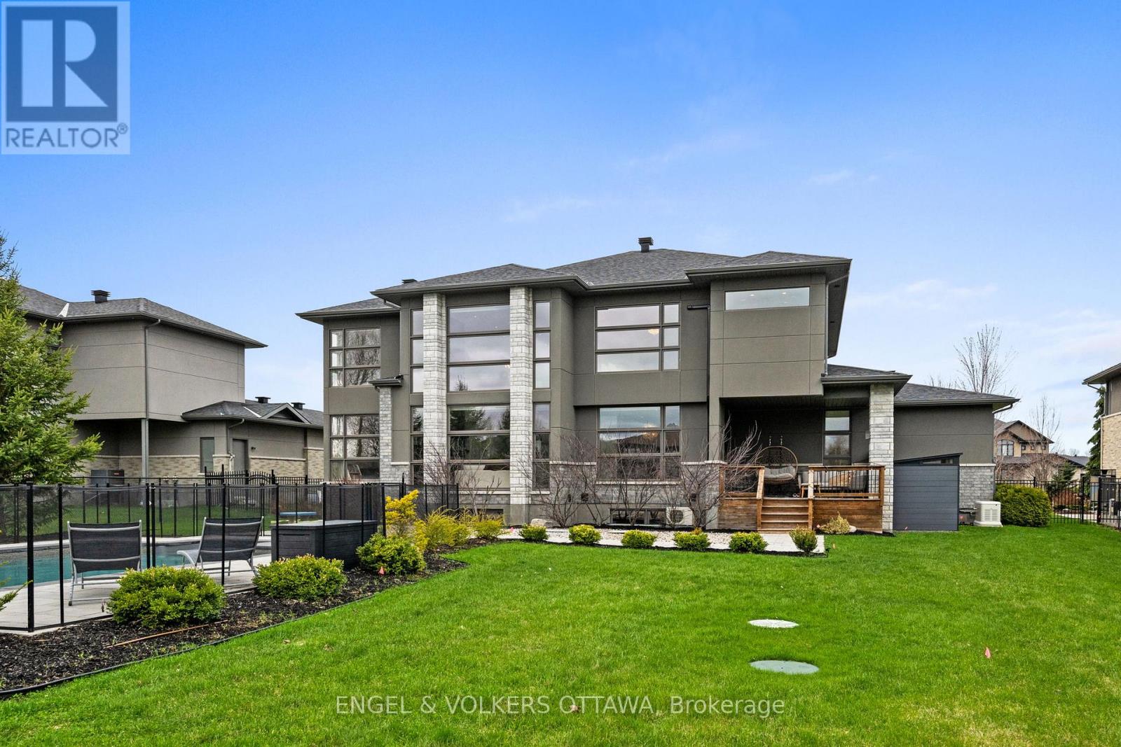 132 DUNBLANE WAY - 43