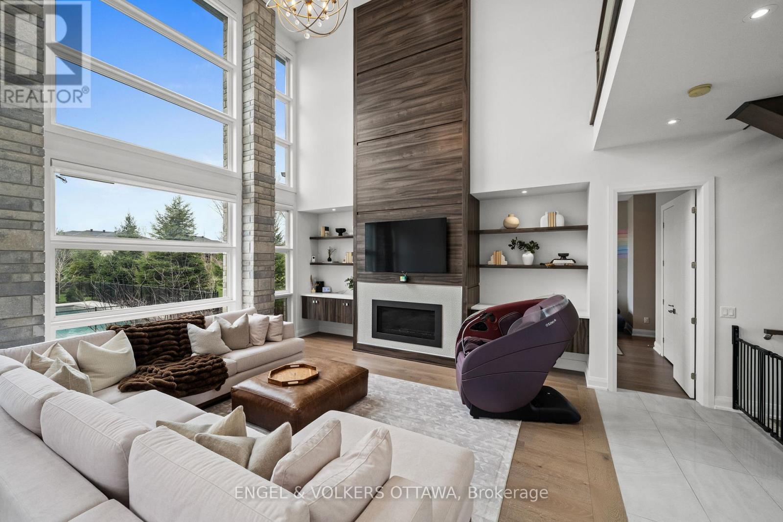132 DUNBLANE WAY - 7