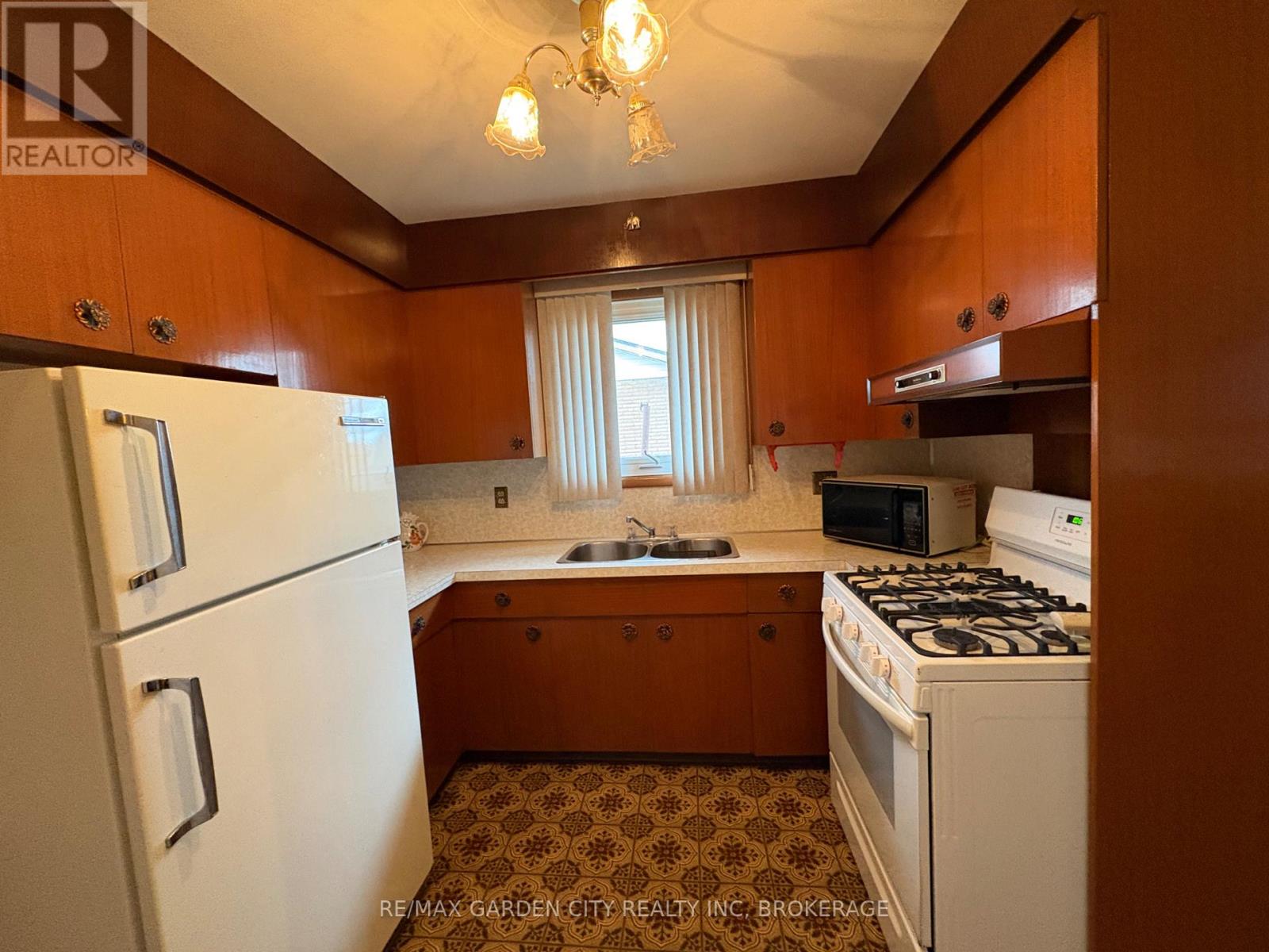 69 STRATHMORE CRESCENT - 13