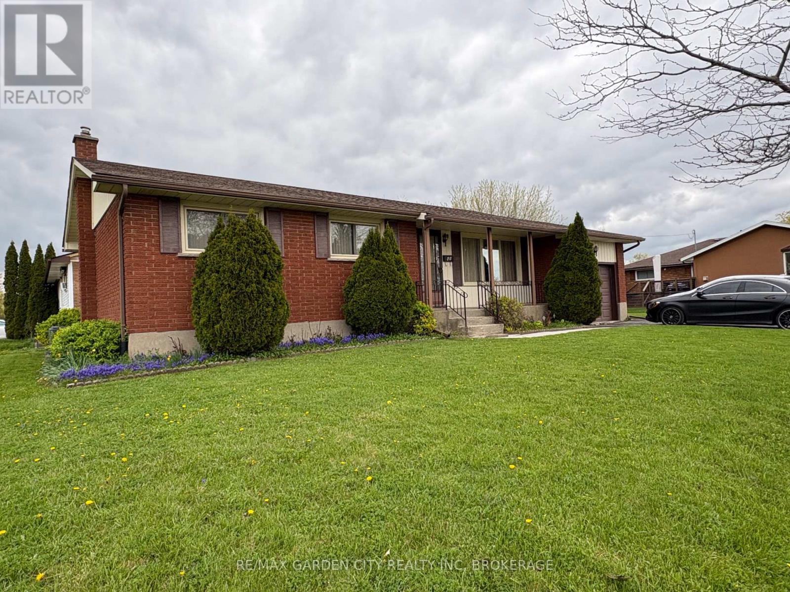 69 STRATHMORE CRESCENT - 2