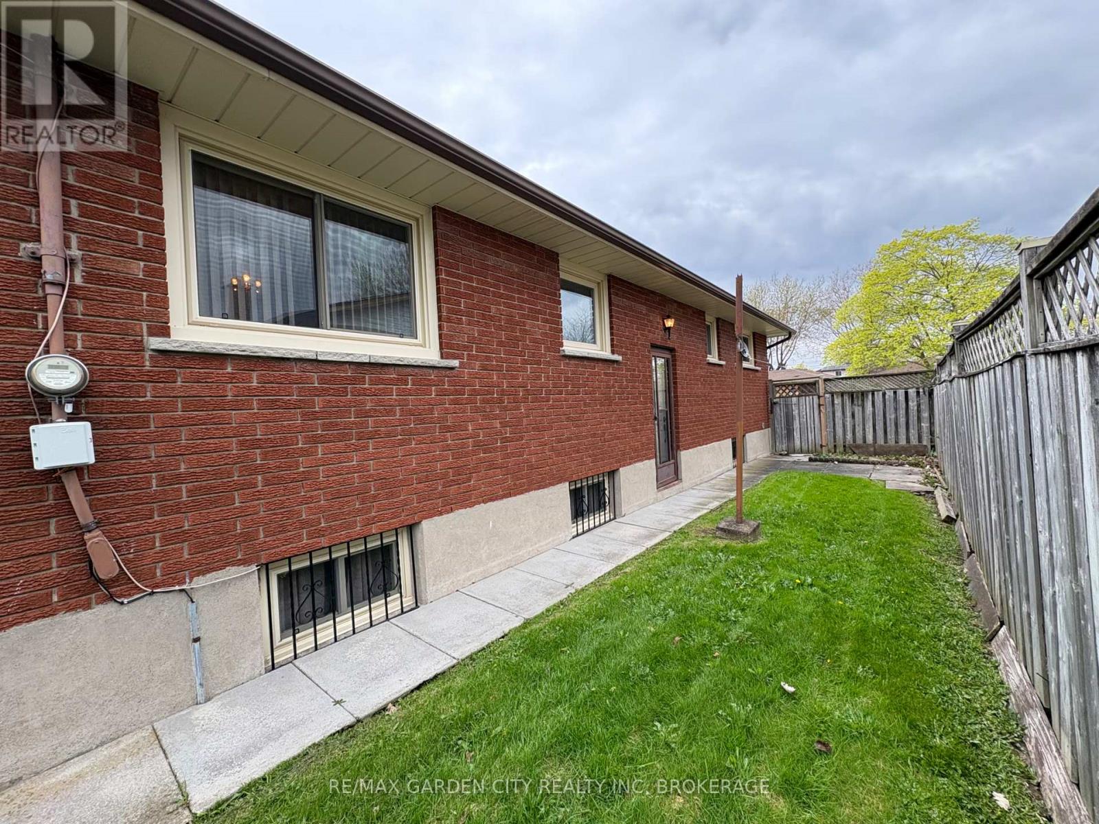 69 STRATHMORE CRESCENT - 5