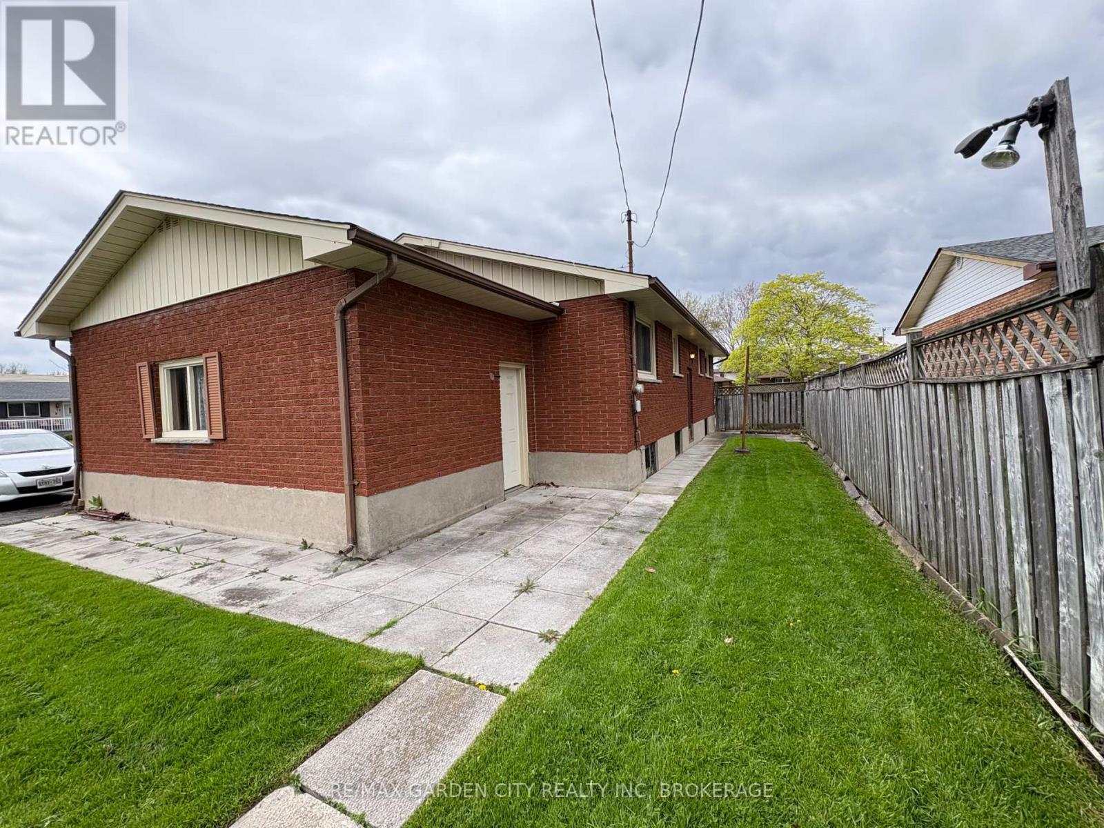 69 STRATHMORE CRESCENT - 7