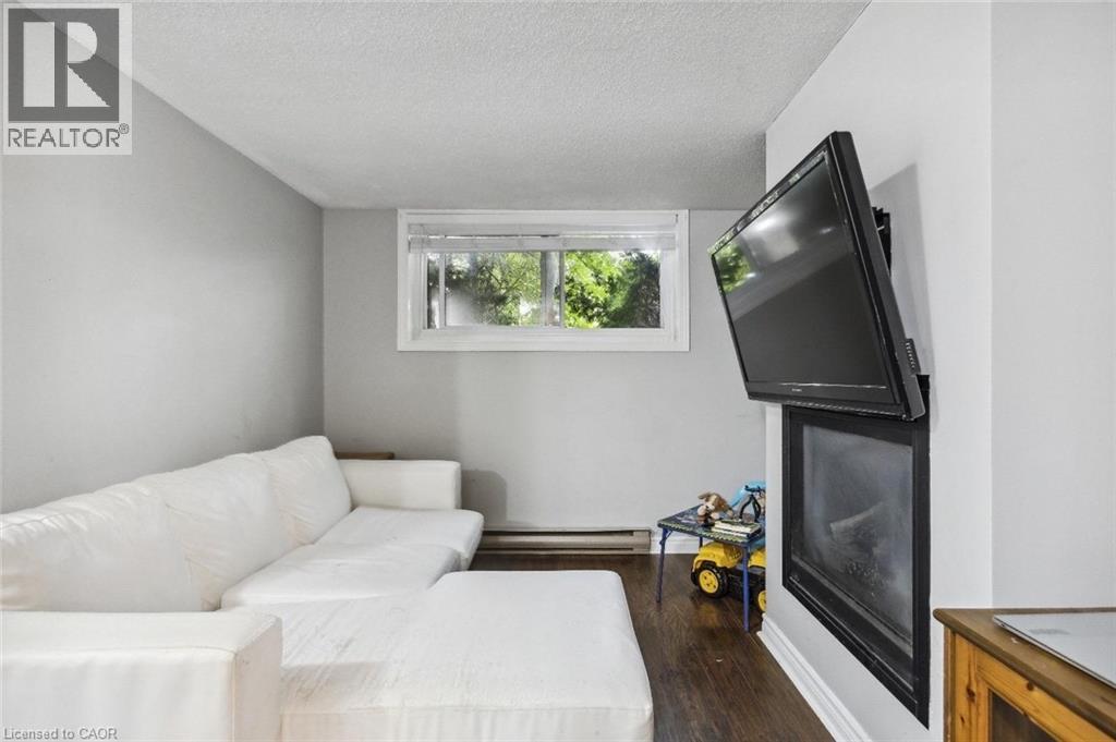 262 PATRICIA Avenue Unit# 2, Kitchener, Ontario, N2M1J9 — Photo 3