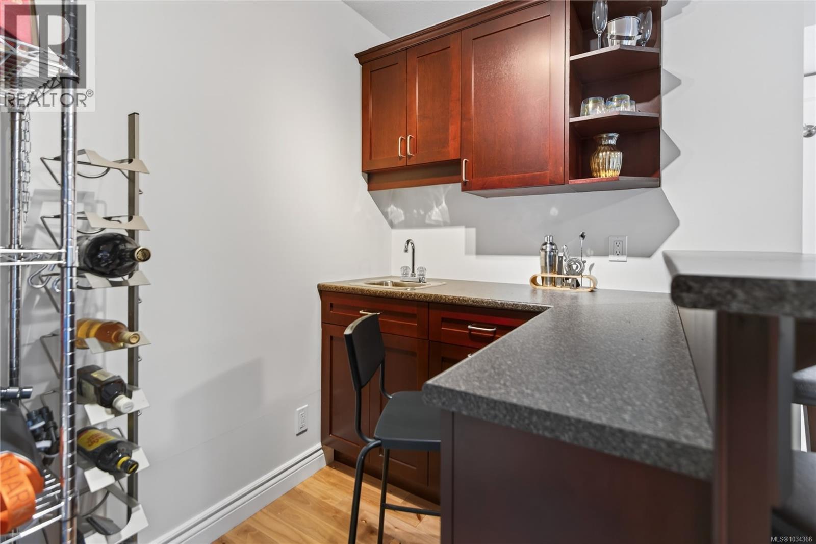 1015 Kingsley Cres - 16