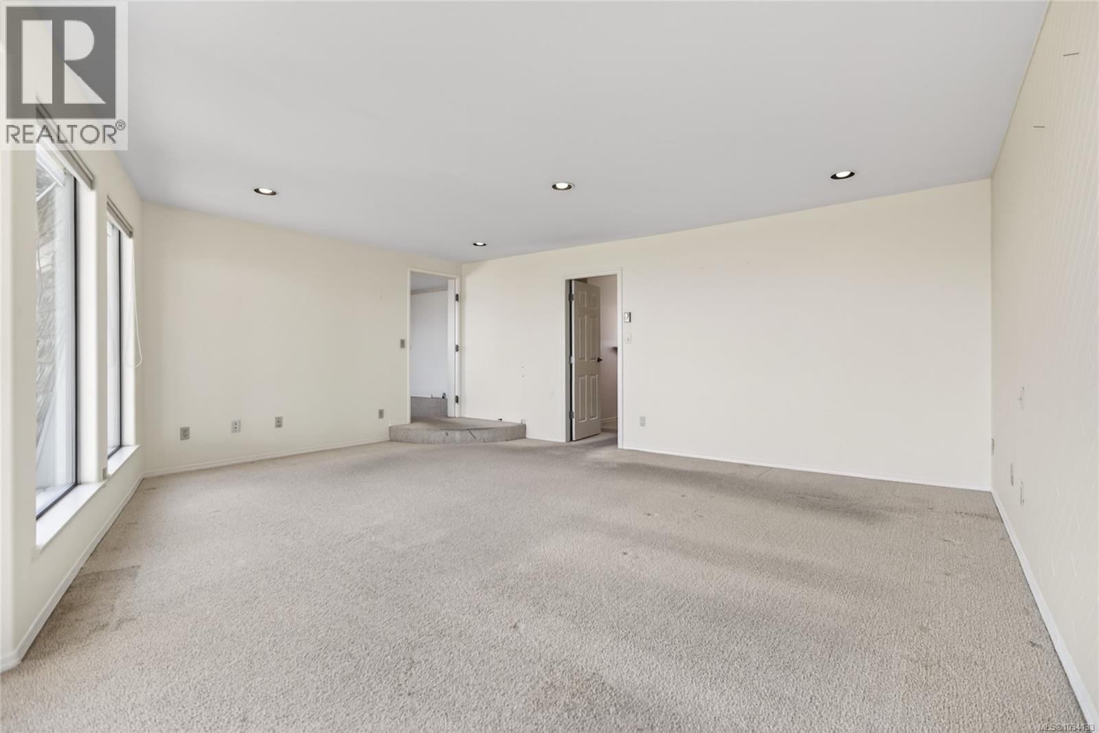 3643 Island Hwy S - 22