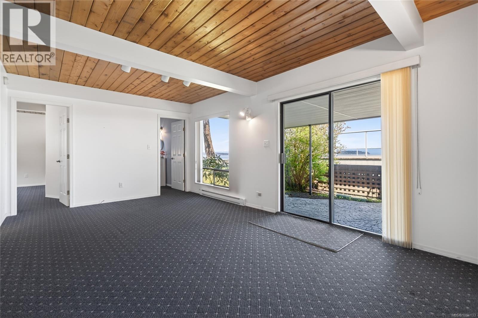 3643 Island Hwy S - 43