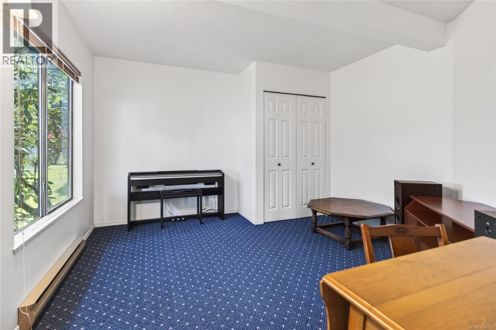 3643 Island Hwy S - 47