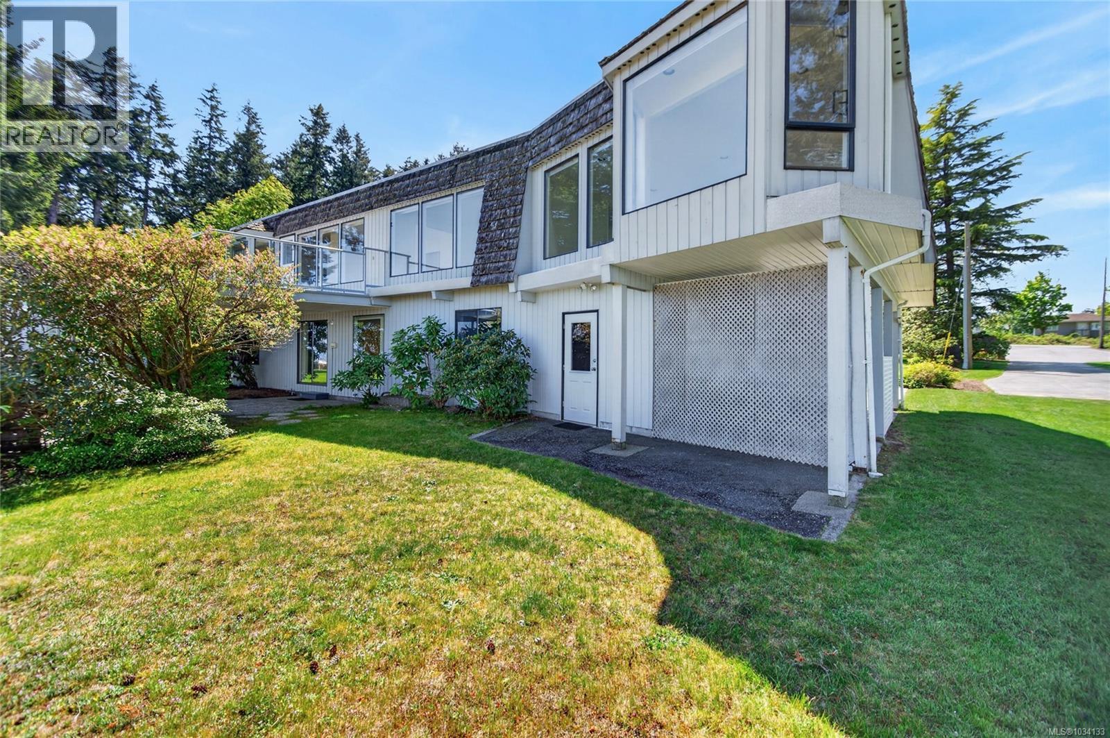 3643 Island Hwy S - 60