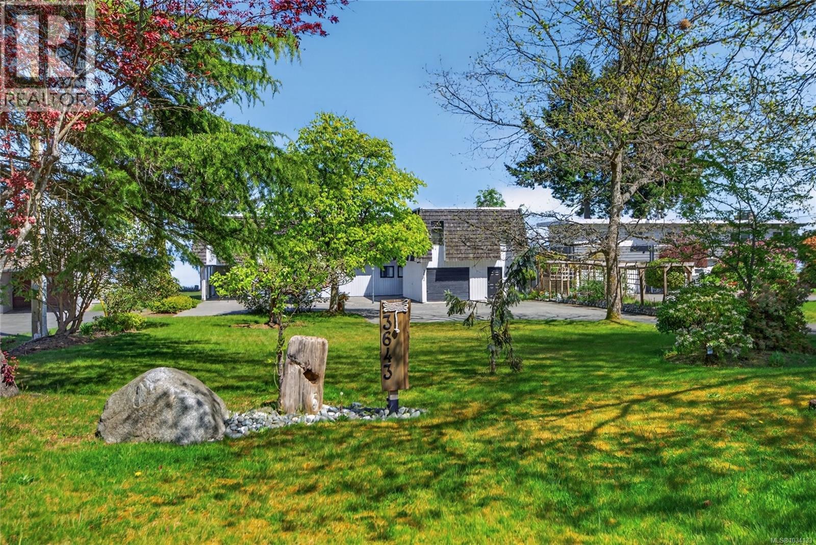 3643 Island Hwy S - 65
