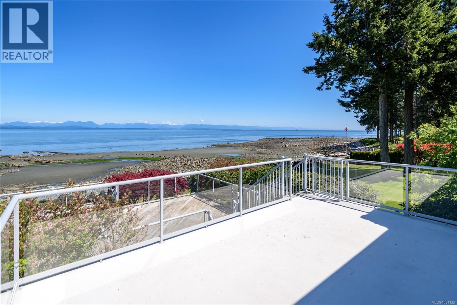 3643 Island Hwy S - 68