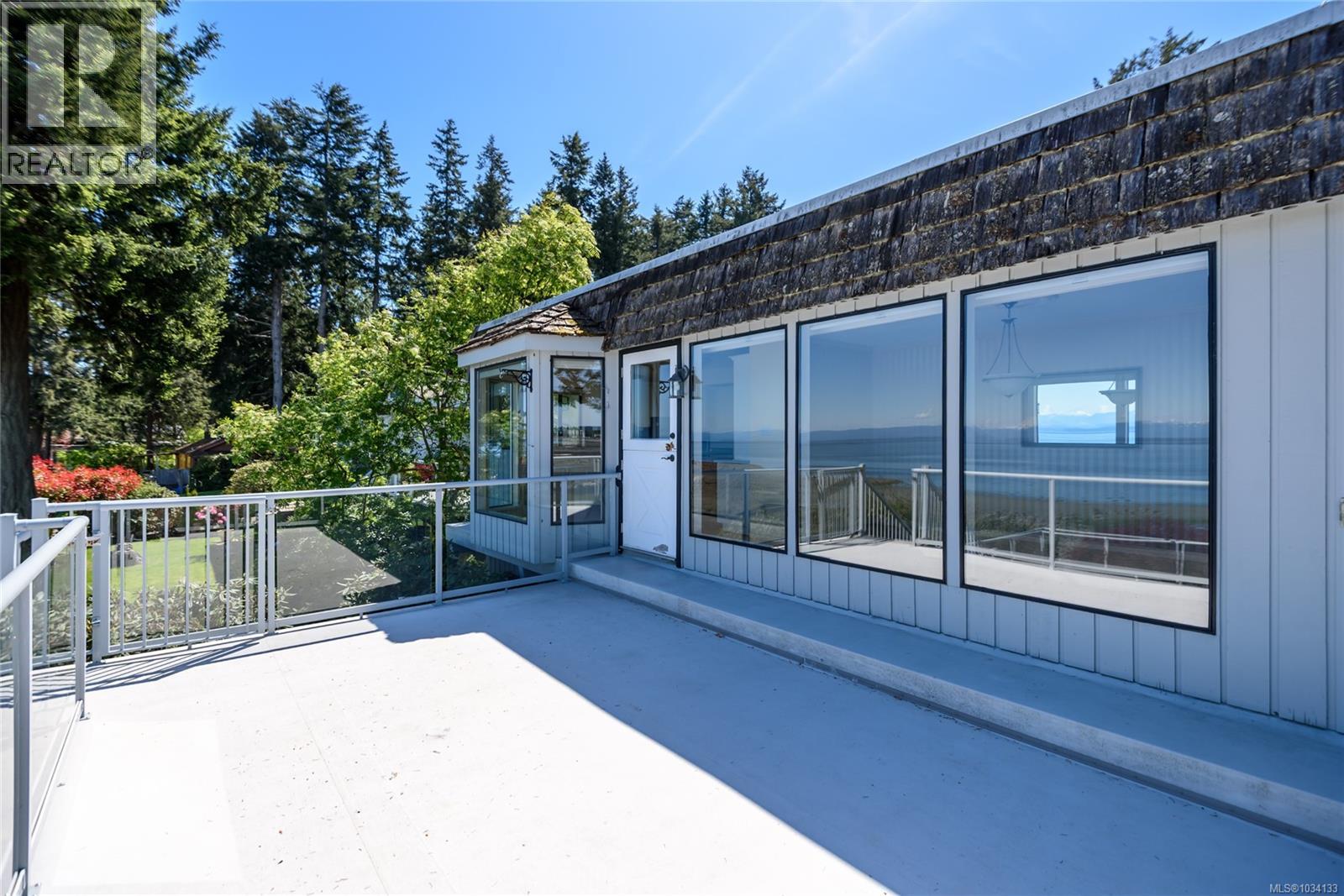 3643 Island Hwy S - 69