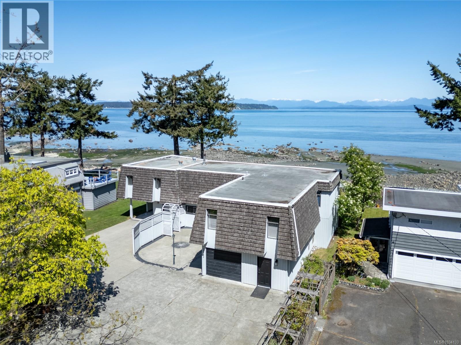 3643 Island Hwy S - 71