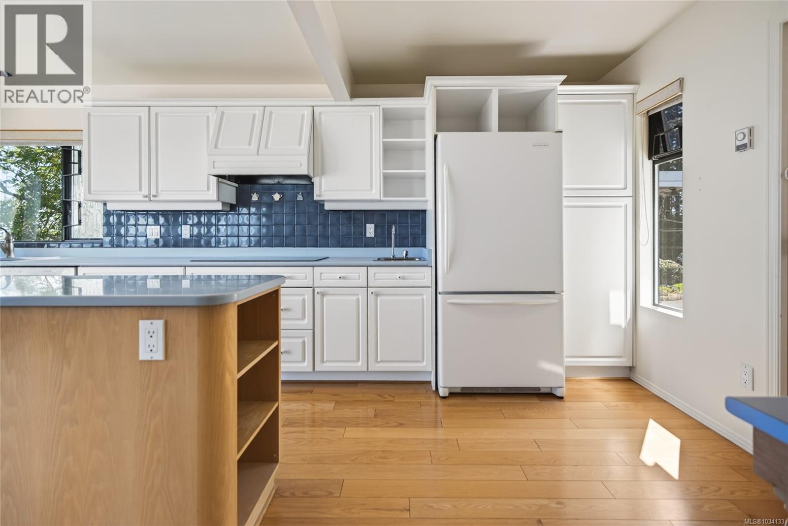 3643 Island Hwy S - 9
