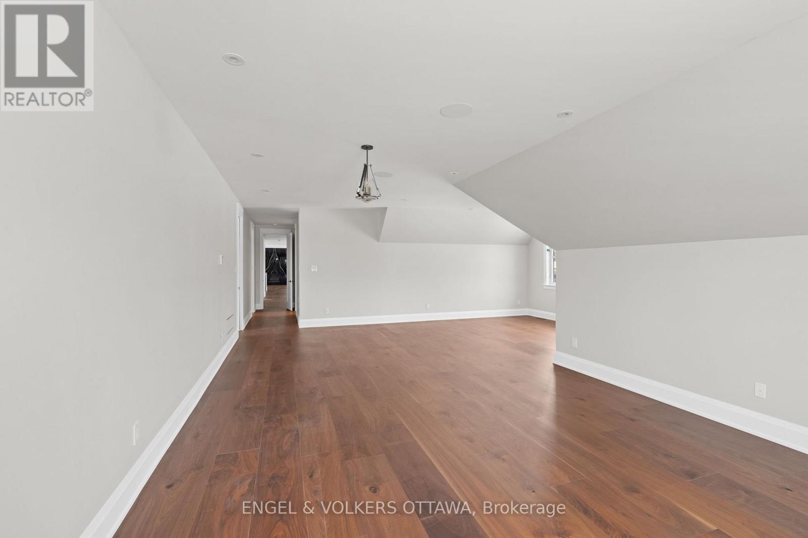 432 ASHBEE COURT - 44