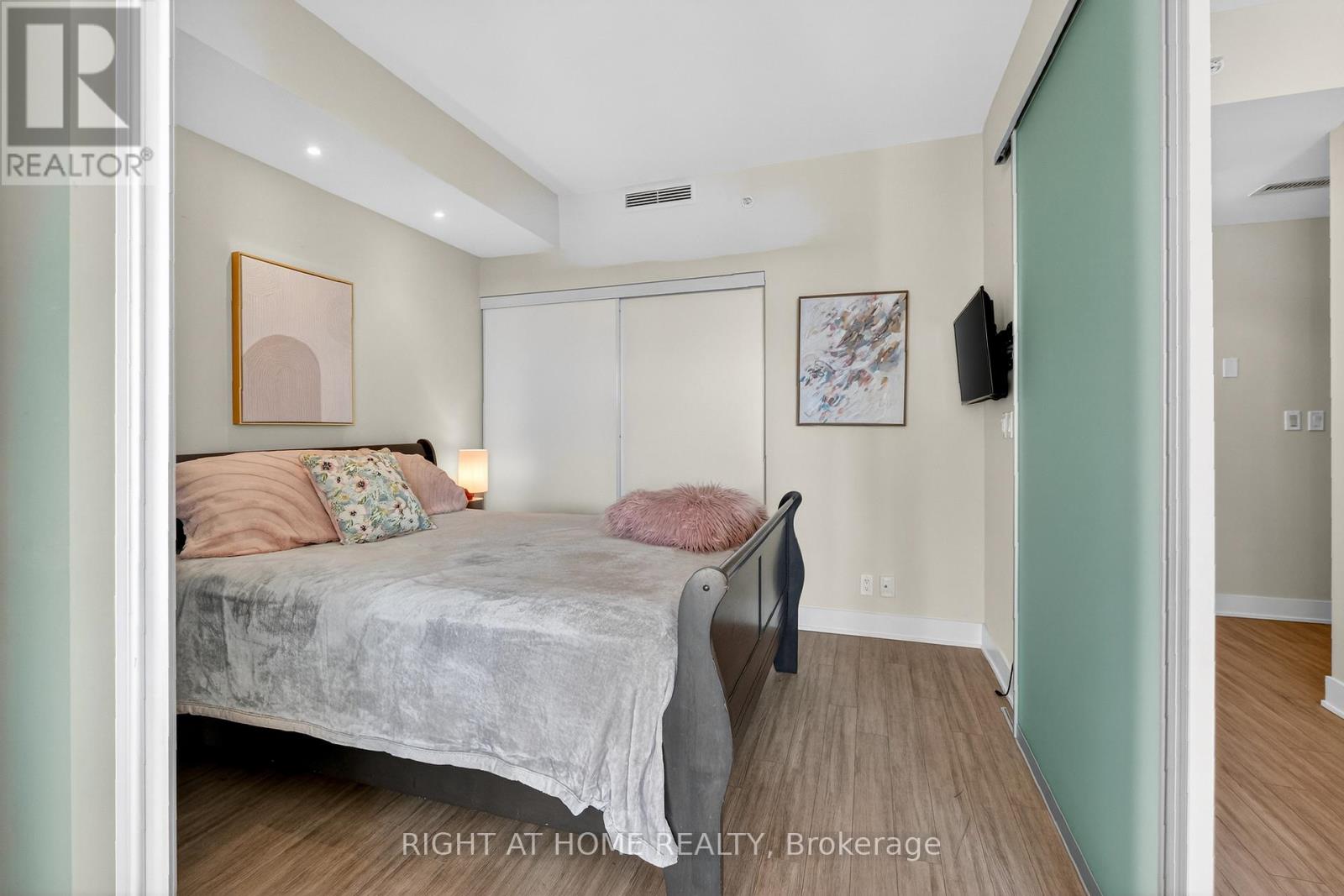 #806 118 HOLMWOOD AVENUE - 13