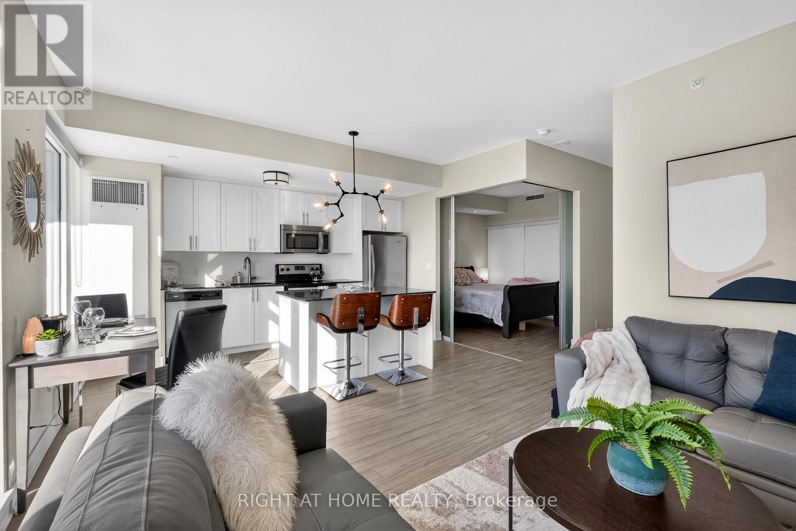 #806 118 HOLMWOOD AVENUE - 6