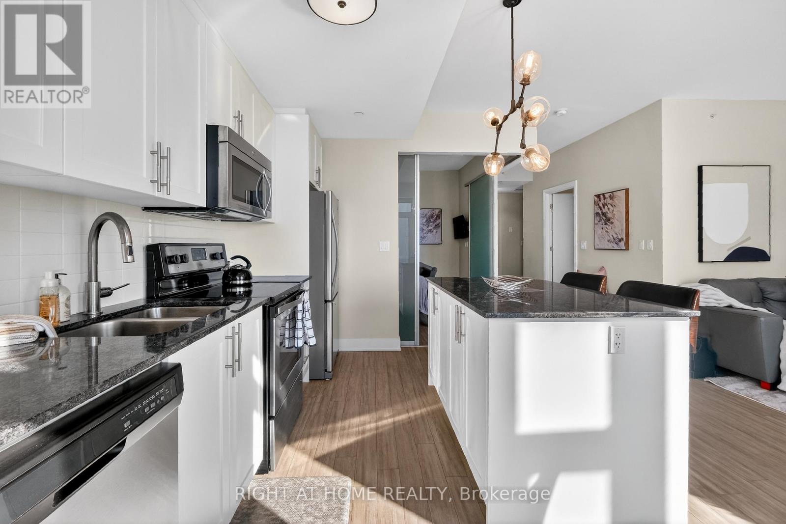 #806 118 HOLMWOOD AVENUE - 9