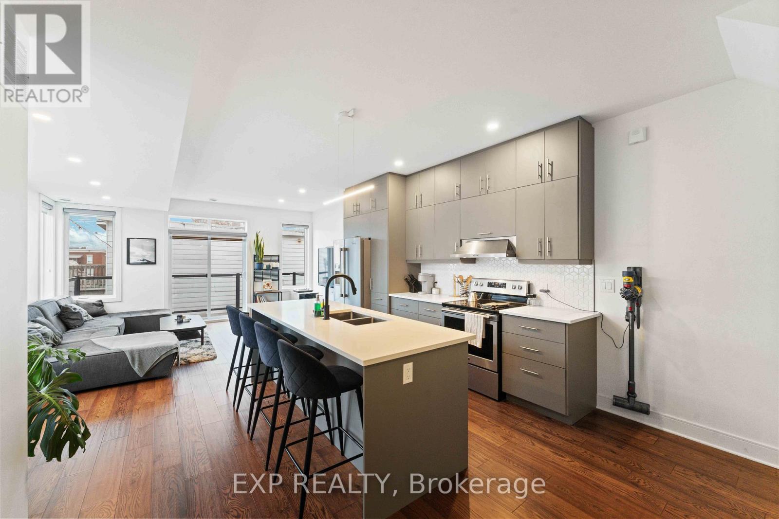 9 ANDERSON STREET - 7