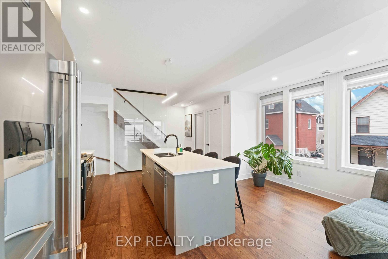 9 ANDERSON STREET - 8