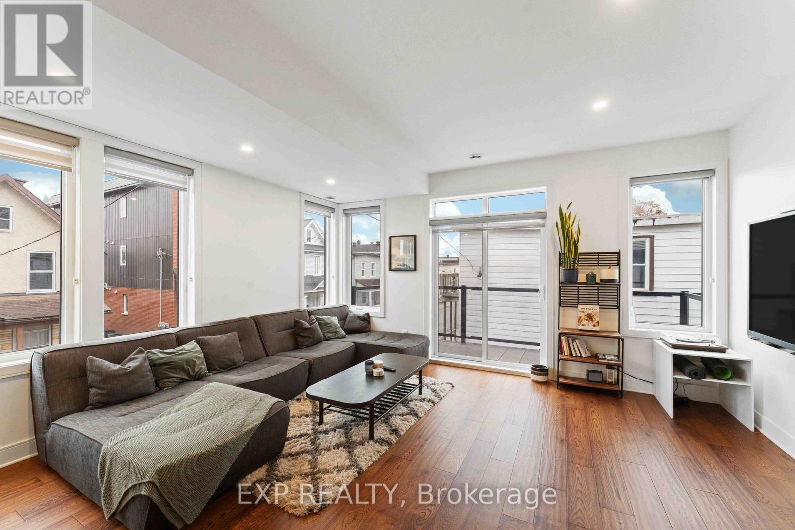 9 ANDERSON STREET - 9