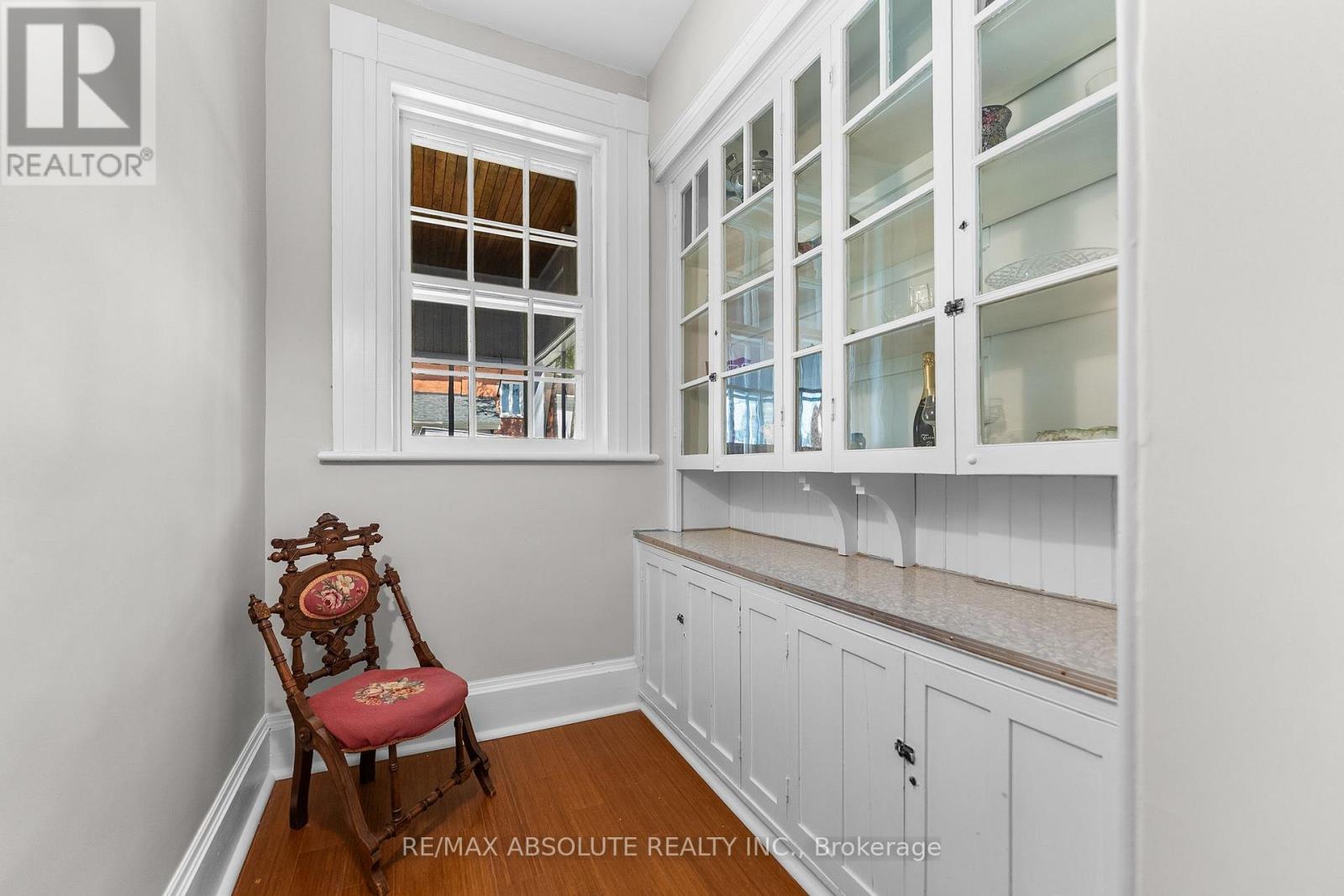 277 JOHN STREET N - 14