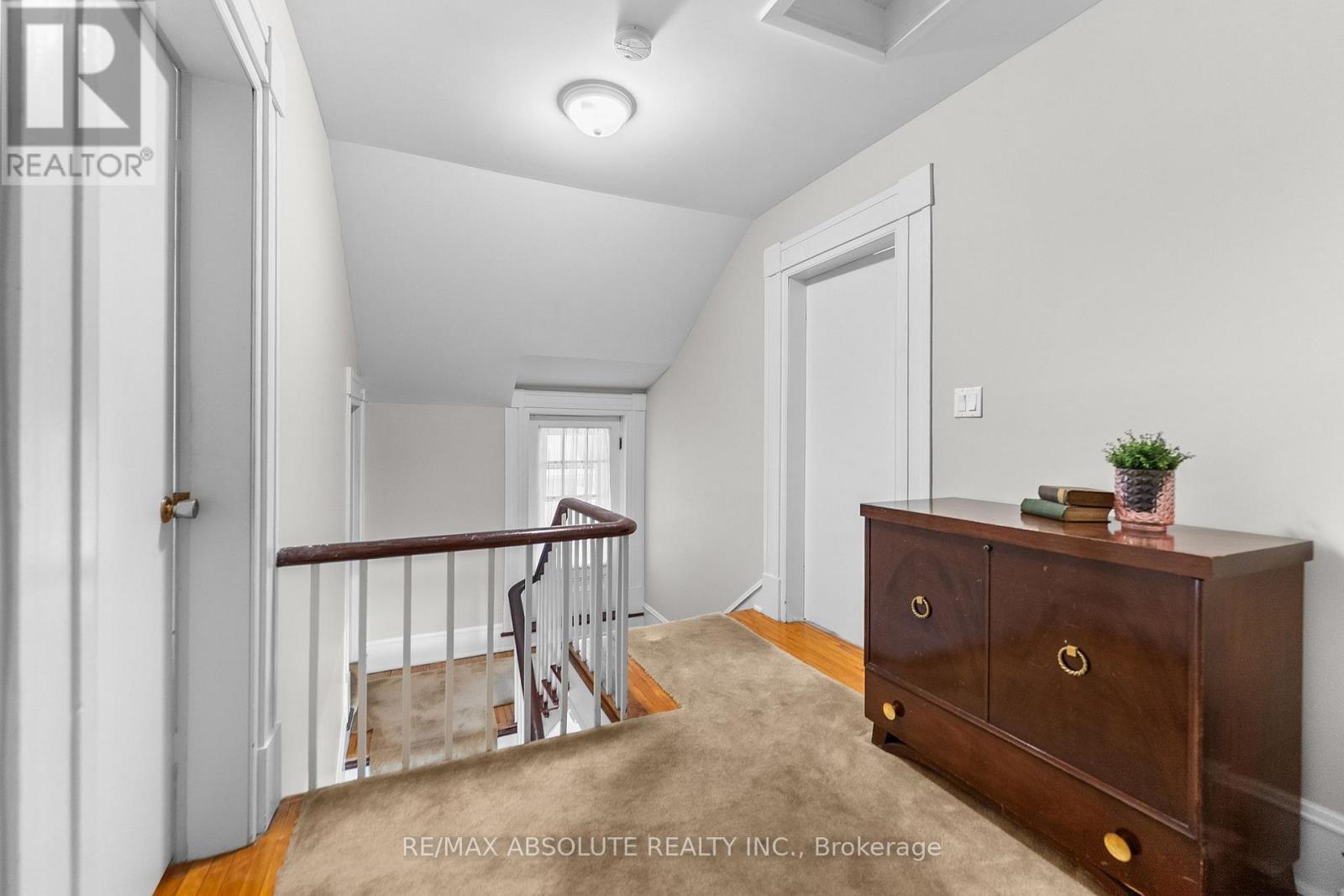 277 JOHN STREET N - 20