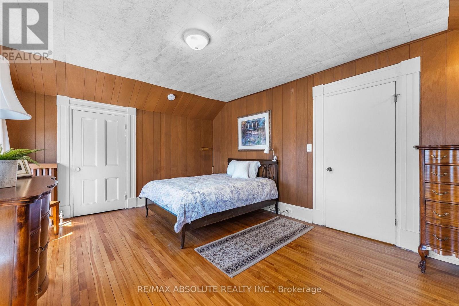 277 JOHN STREET N - 23