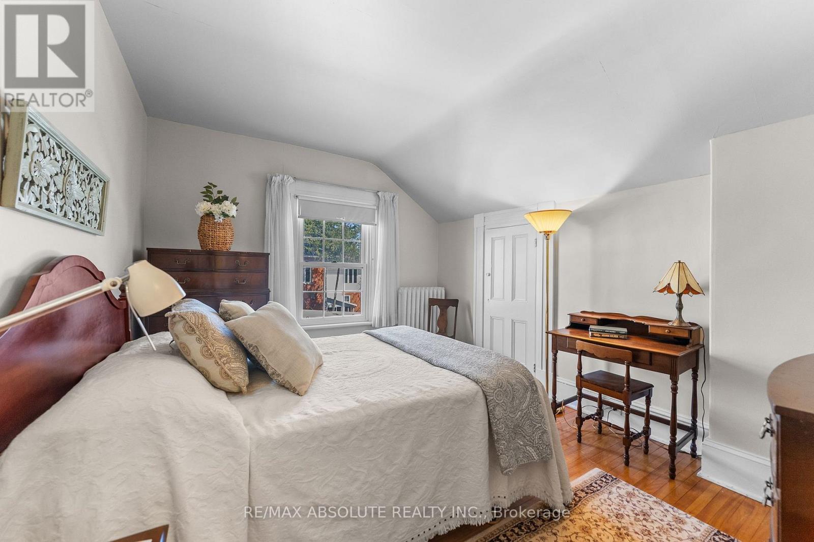 277 JOHN STREET N - 24
