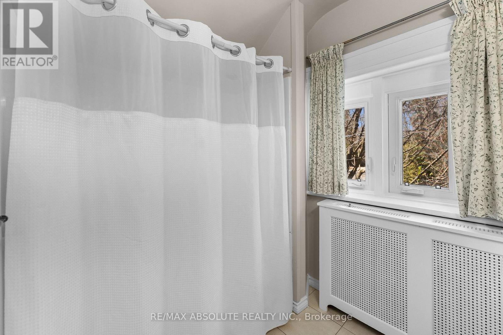 277 JOHN STREET N - 27