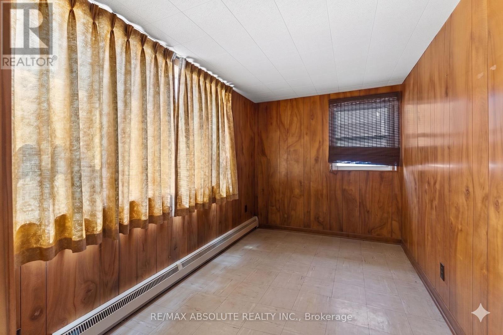 277 JOHN STREET N - 34