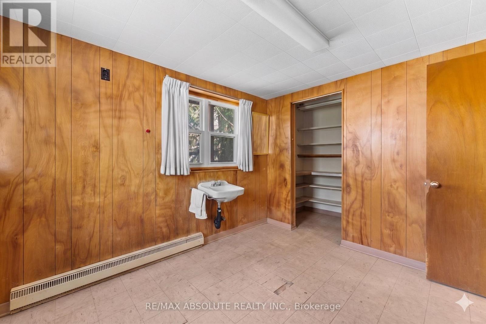 277 JOHN STREET N - 35