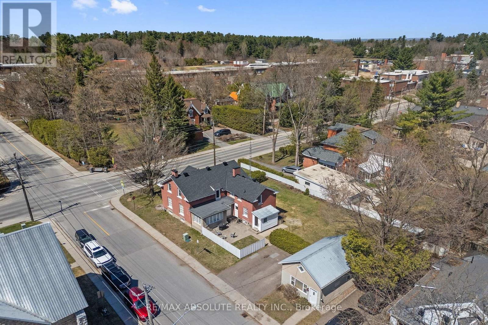 277 JOHN STREET N - 42