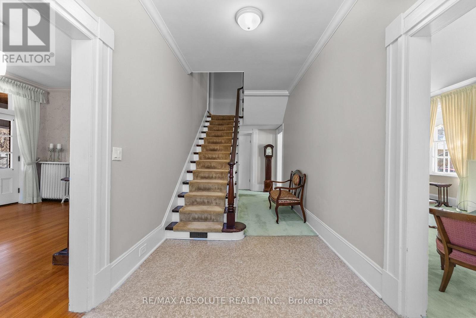 277 JOHN STREET N - 5
