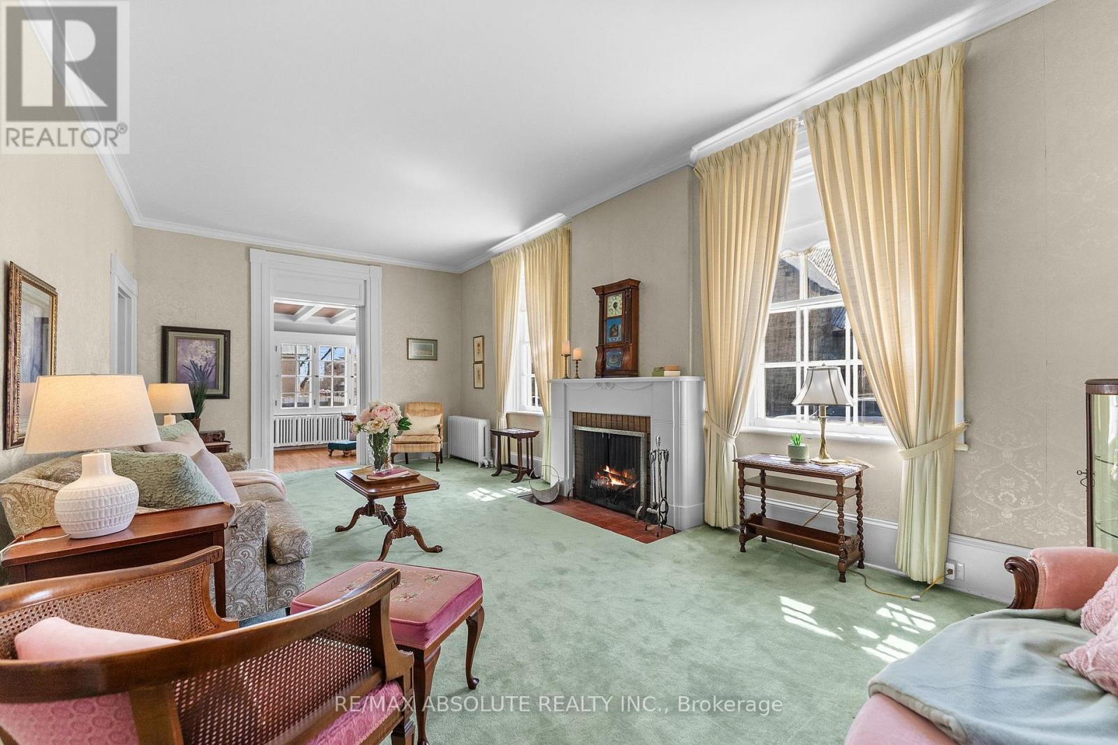 277 JOHN STREET N - 6