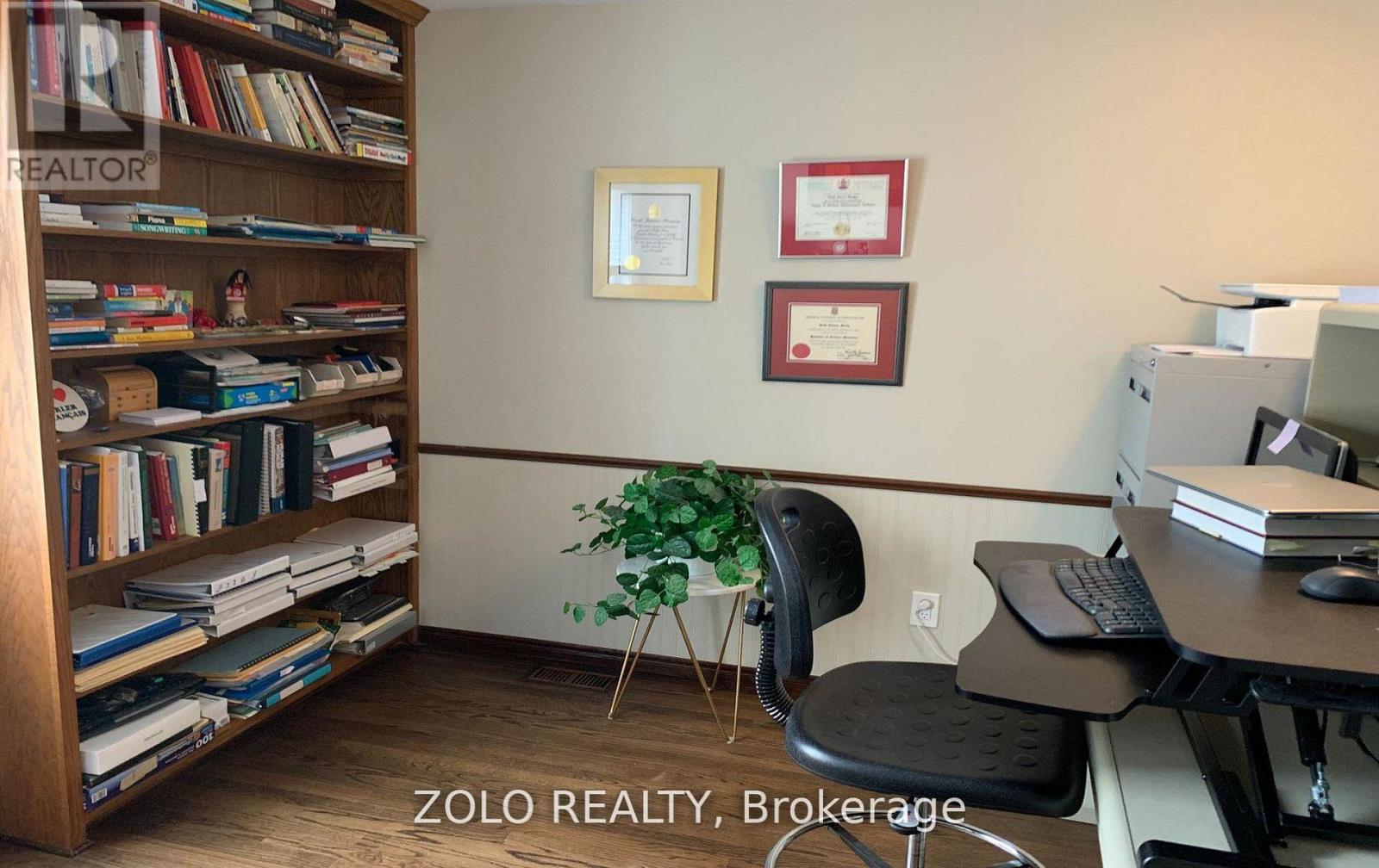 736 HAUTEVIEW CRESCENT - 21