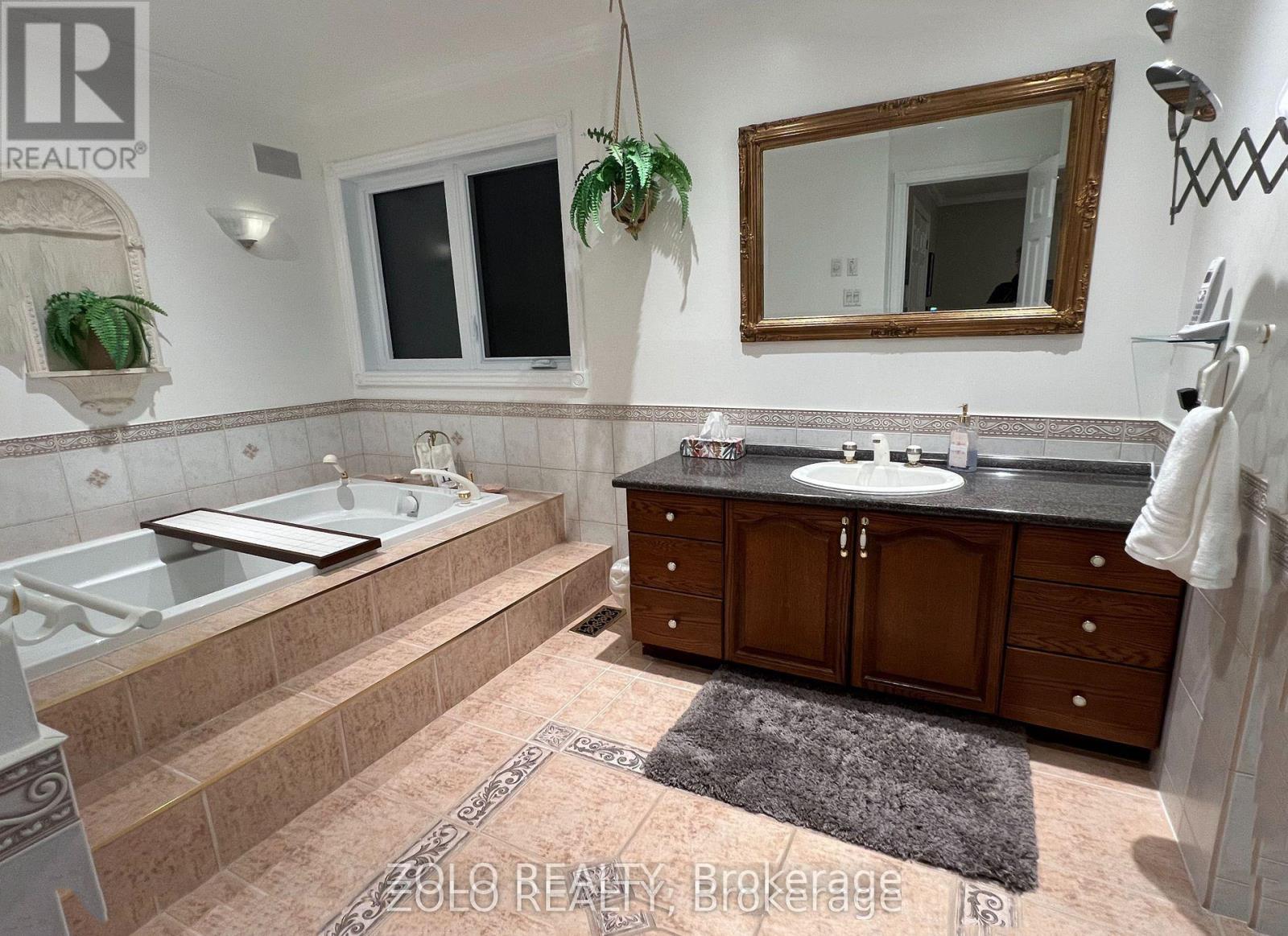 736 HAUTEVIEW CRESCENT - 30