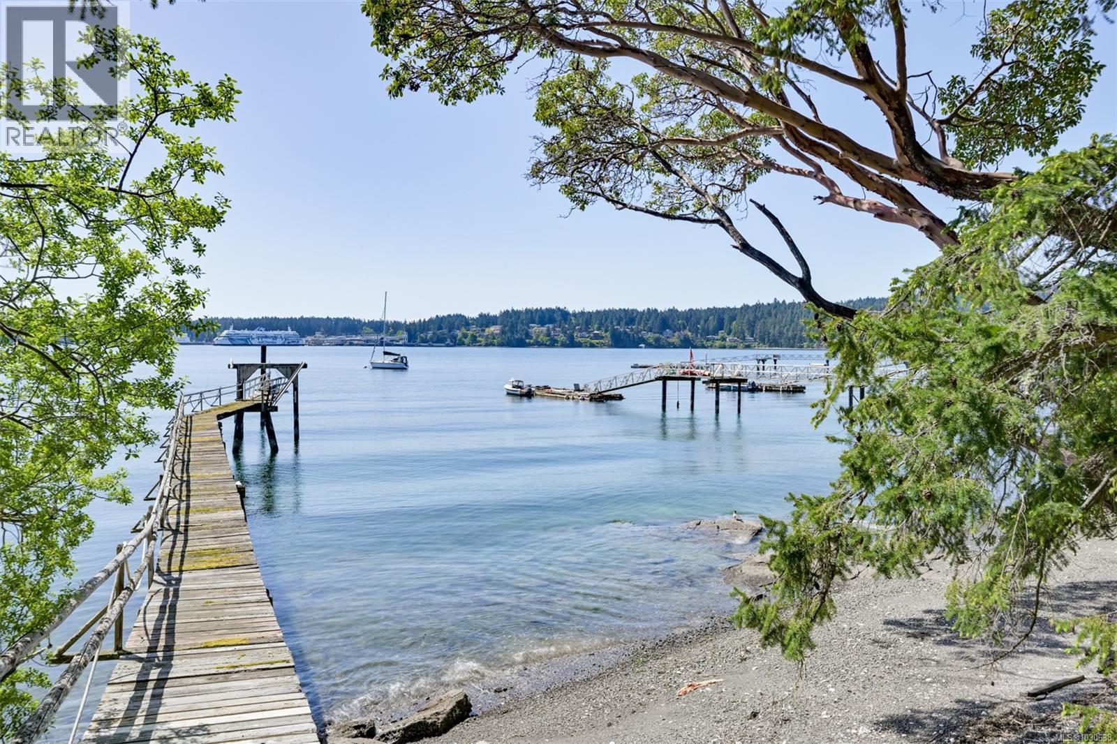  4 McKenzie Crescent, Piers Island
