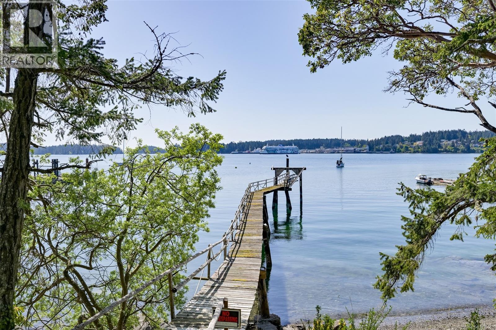  4 McKenzie Crescent, Piers Island
