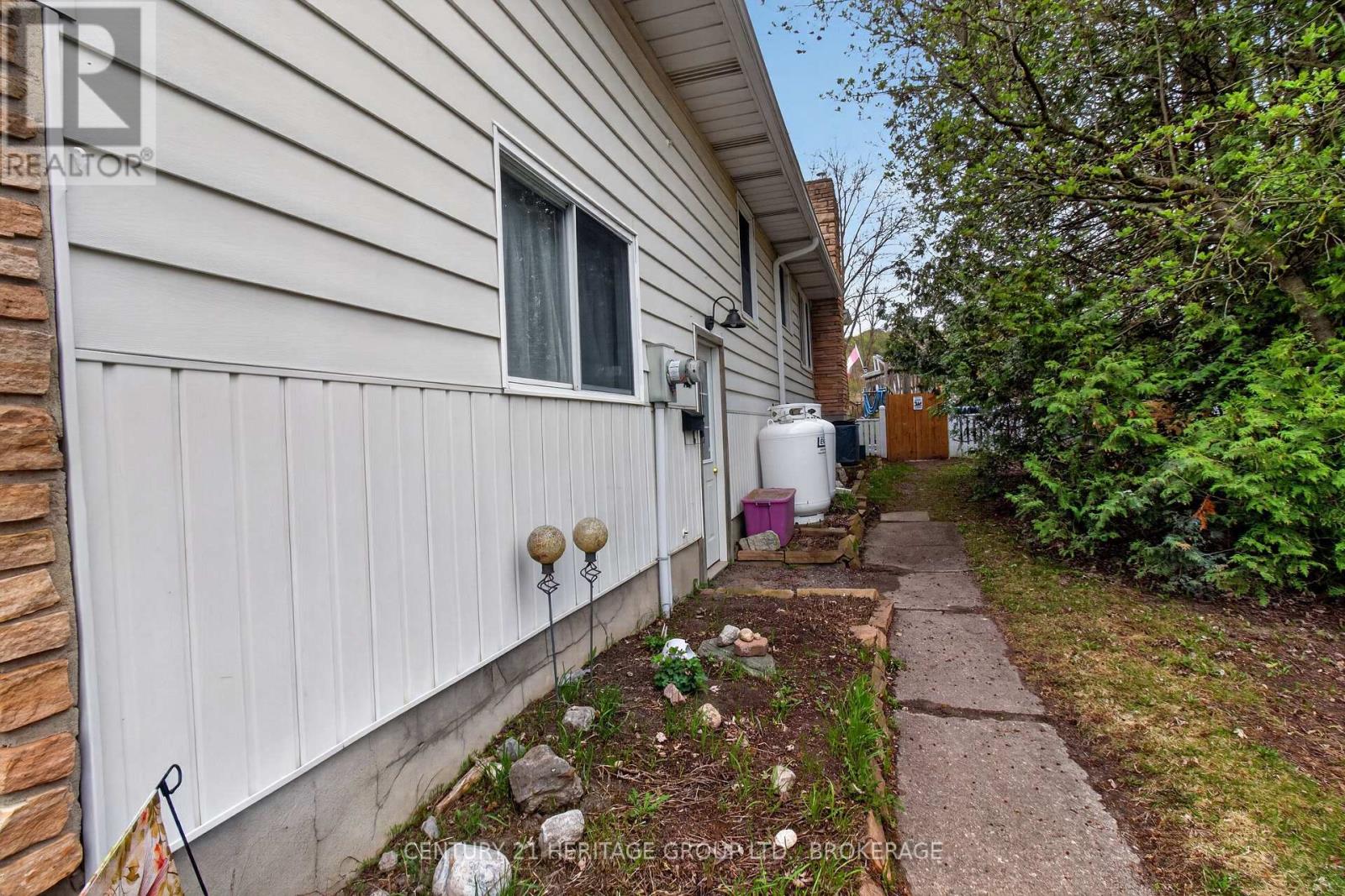 187 HILLSIDE CIRCLE - 10