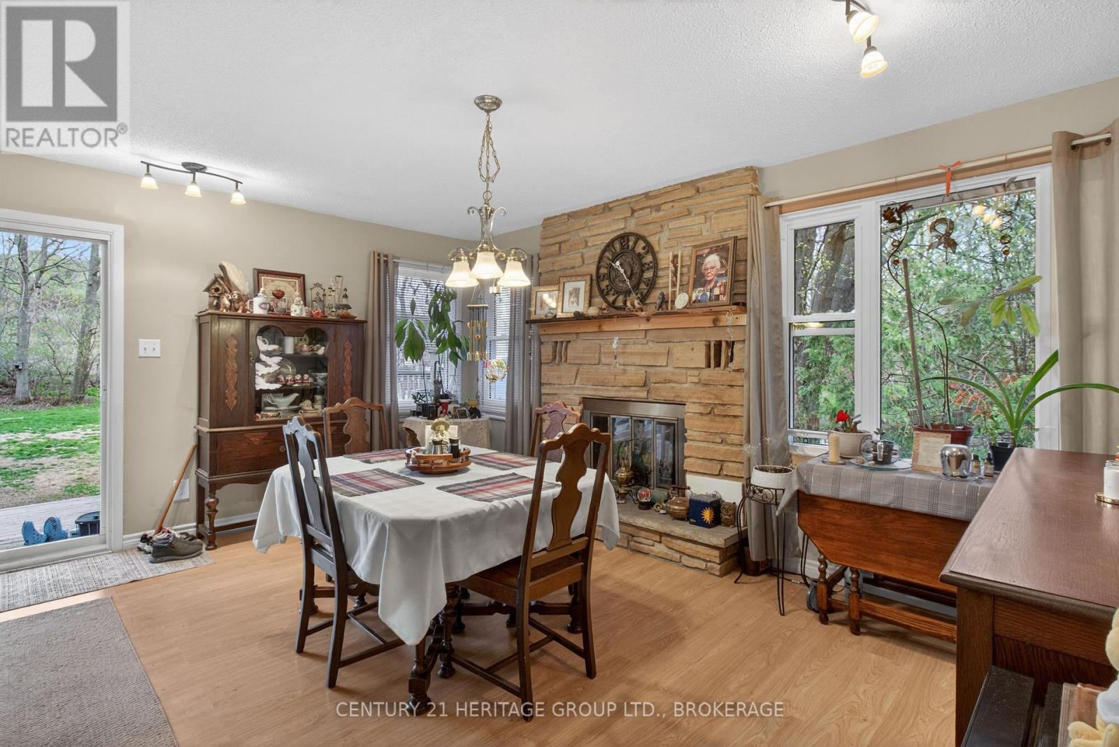 187 HILLSIDE CIRCLE - 24