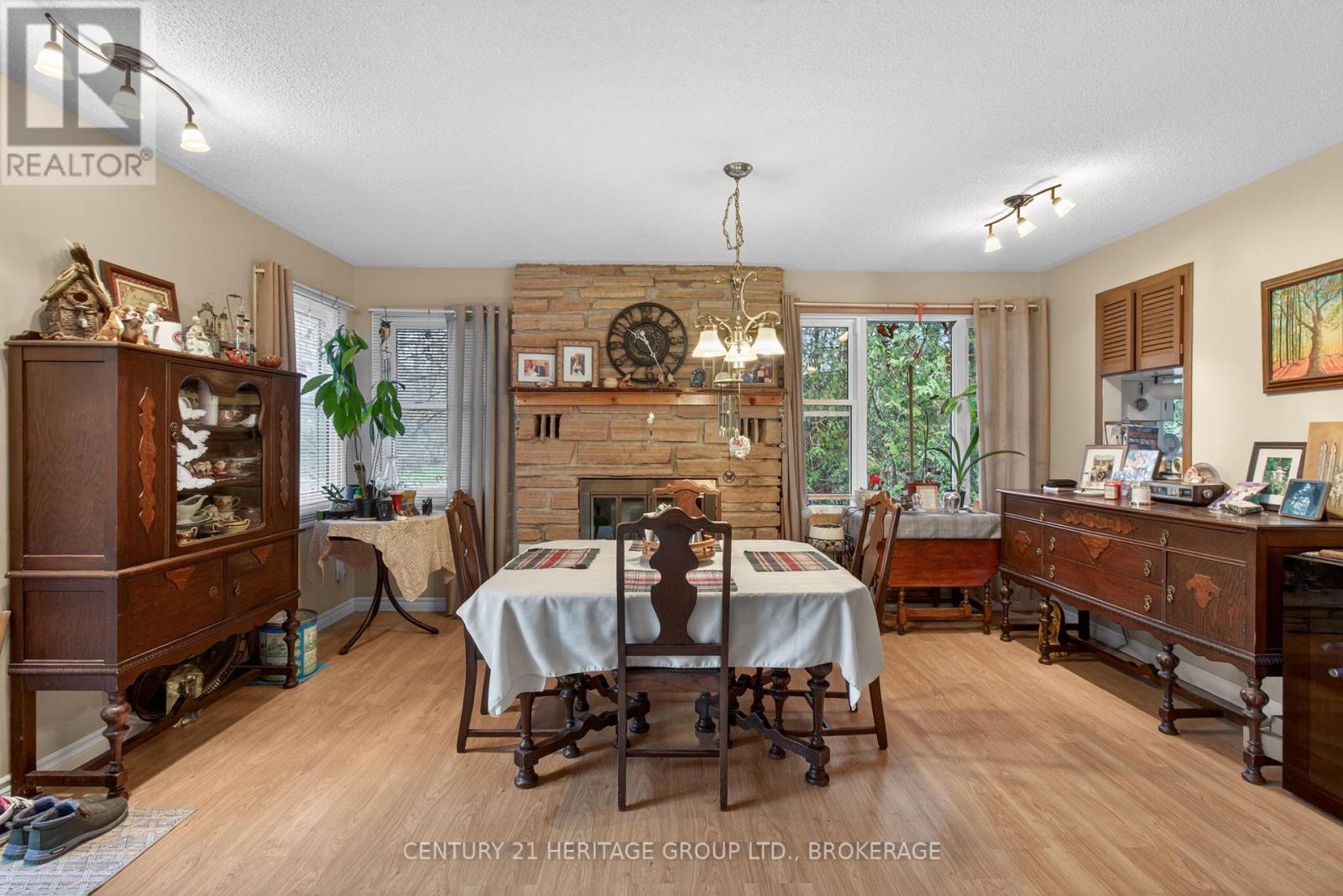 187 HILLSIDE CIRCLE - 26