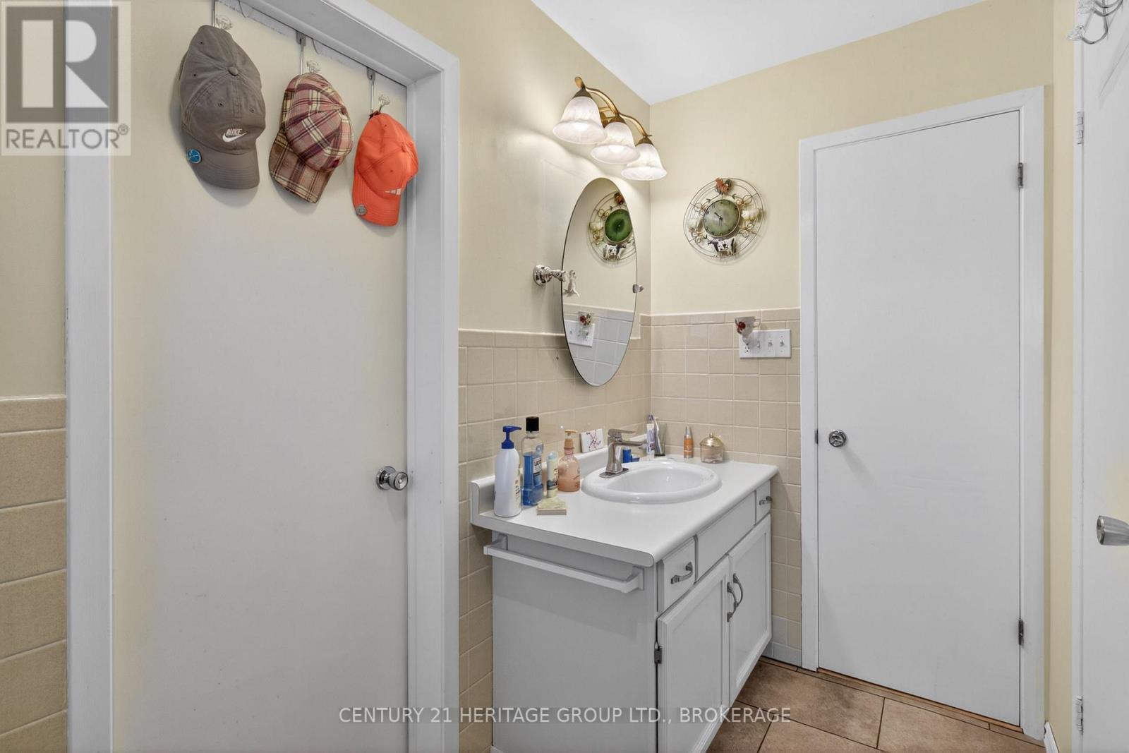 187 HILLSIDE CIRCLE - 35